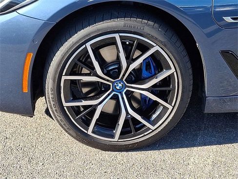 Used 2023 BMW 530e xDrive w/ Premium Package image 8