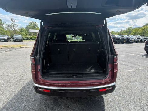 Used 2022 Jeep Wagoneer Series III w/ Premium Group I AWD/4WD image 3
