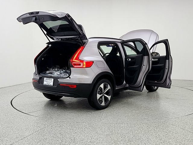 New 2026 Volvo XC40 B5 Plus w/ Protection Package Premier AWD/4WD image 11