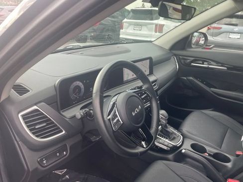 Used 2024 Kia Seltos EX AWD/4WD image 8
