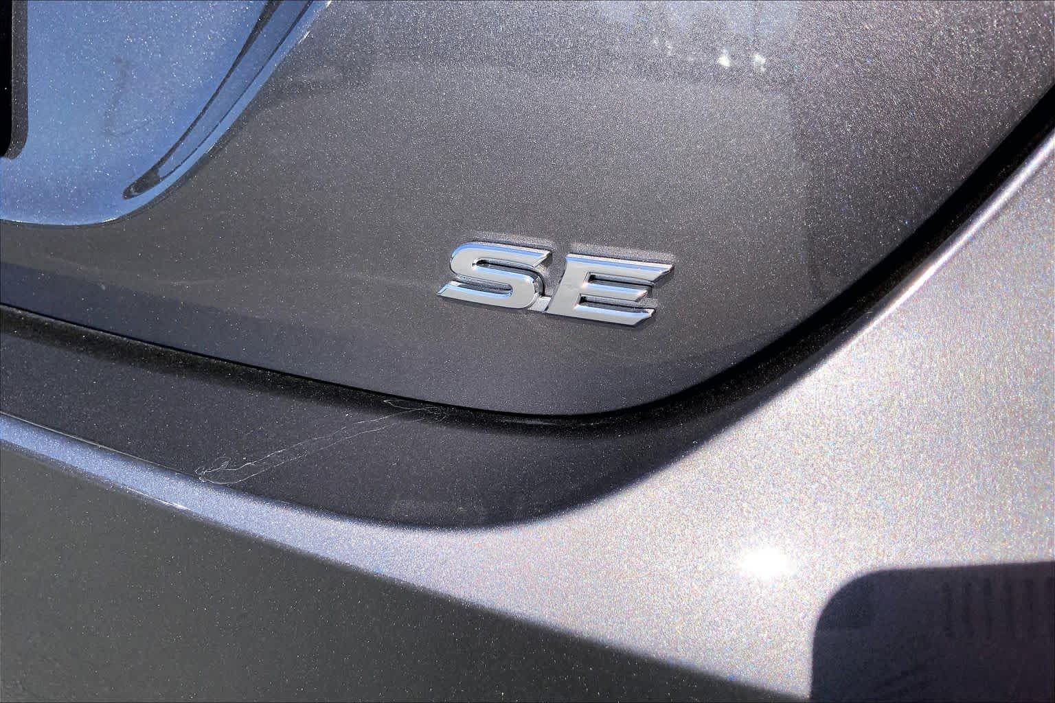 Used 2019 Toyota Camry SE FWD image 9