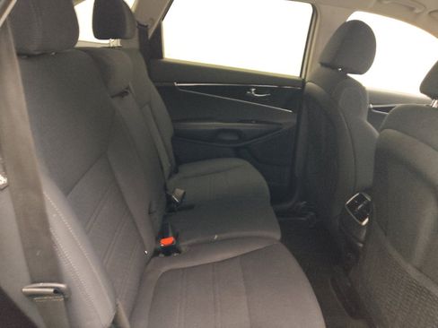 Used 2019 Kia Sorento AWD V6 image 19