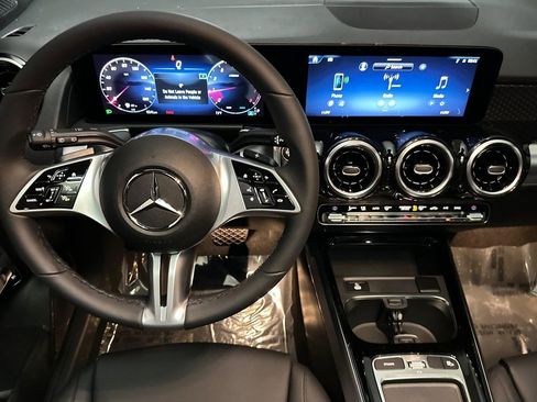 Used 2026 Mercedes-Benz GLB 250 image 25