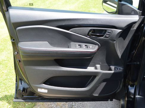 Used 2025 Honda Passport Black Edition image 21