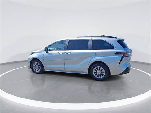 Certified 2025 Toyota Sienna XLE FWD image 7