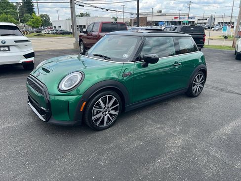 Used 2022 MINI Cooper S w/ Driver Assistance Package FWD image 1