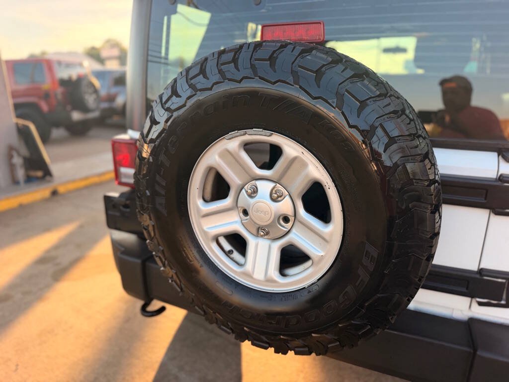 Used 2016 Jeep Wrangler Unlimited Sport w/ Connectivity Group AWD/4WD image 15