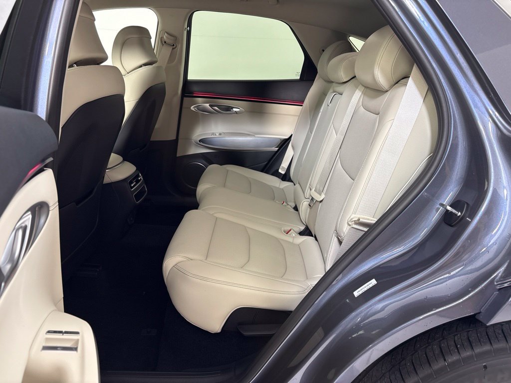 New 2027 Genesis GV70 2.5T Select AWD/4WD image 18