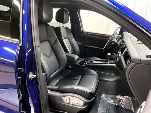 Used 2025 Porsche Macan image 30