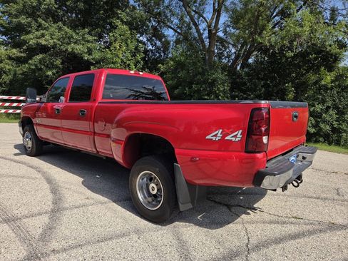Used 2005 Chevrolet Silverado 3500 LS w/ Heavy-Duty Power Package AWD/4WD image 4