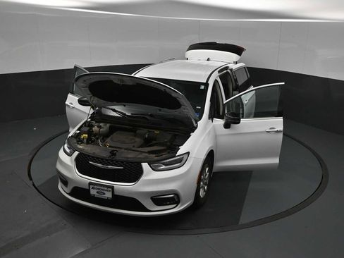 Used 2024 Chrysler Pacifica Touring-L FWD image 56