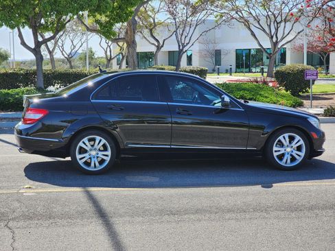 Used 2009 Mercedes-Benz C 300 Sedan image 11