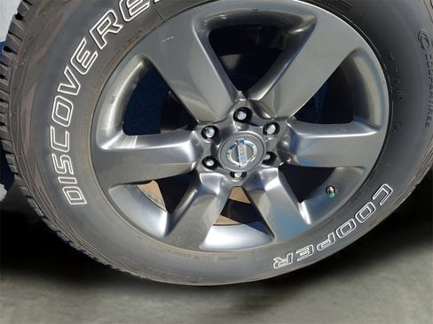 Used 2015 Nissan Titan SV w/ SV Value Truck Package image 12