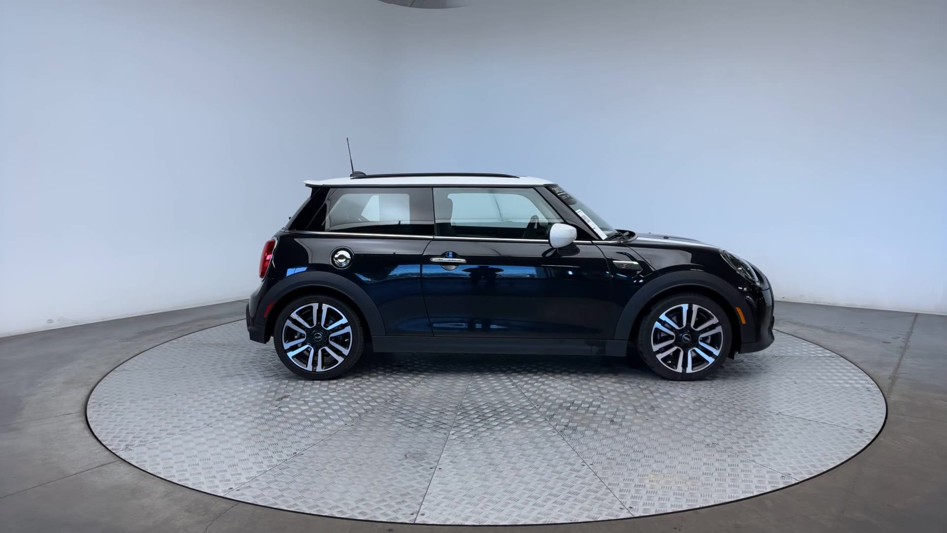 Used 2023 MINI Cooper S FWD image 9
