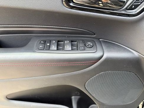 Used 2024 Dodge Durango GT RWD image 11