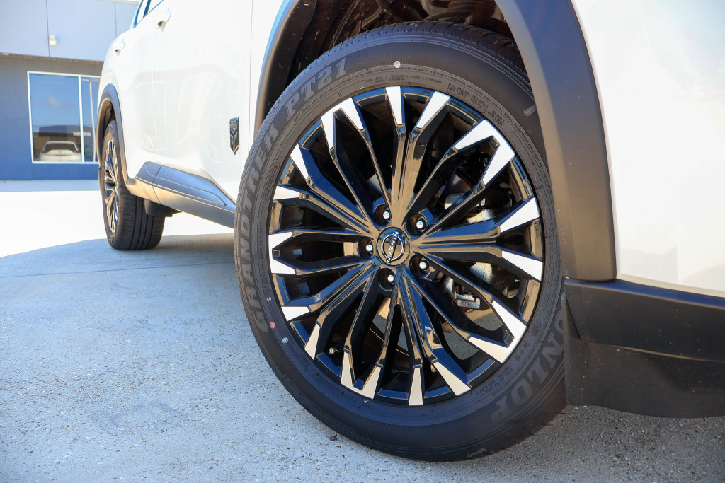 Certified 2026 Nissan Rogue Dark Armor FWD image 27