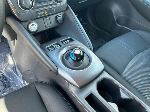 Used 2025 Nissan Leaf S FWD image 17