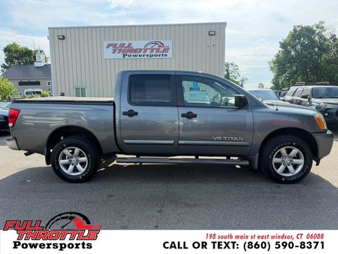 Used 2014 Nissan Titan SV w/ SV Value Truck Package AWD/4WD image 11