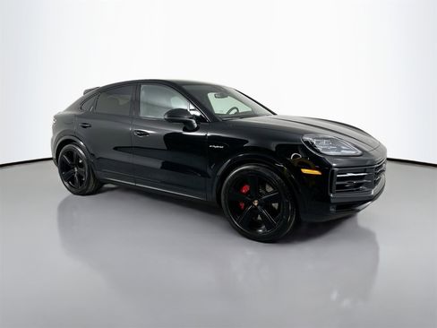 Certified 2025 Porsche Cayenne S image 9