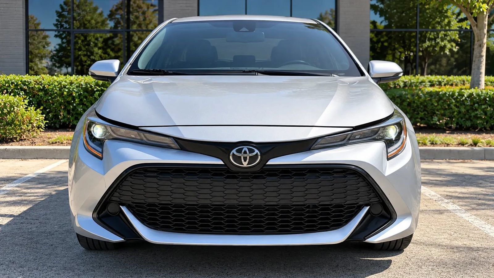 Used 2021 Toyota Corolla SE w/ Carpet Mat Package (TMS) FWD image 4