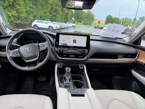 Used 2024 Toyota Grand Highlander AWD image 7