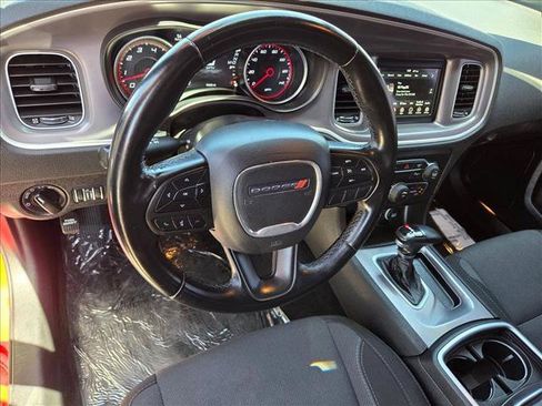 Used 2022 Dodge Charger SXT RWD image 10