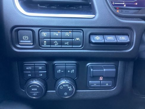 Used 2024 Chevrolet Tahoe High Country w/ Advanced Technology Package AWD/4WD image 33