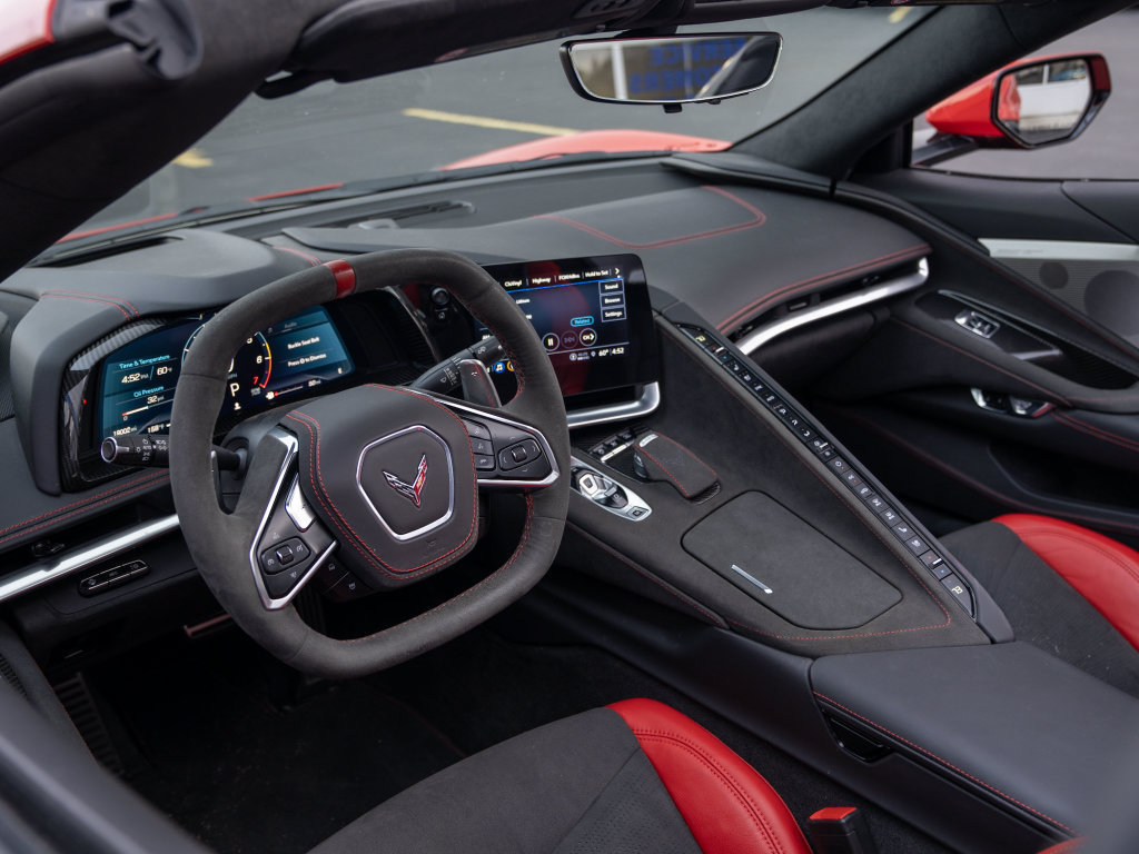 Used 2022 Chevrolet Corvette Stingray Premium Conv w/ Z51 Performance Package RWD image 8