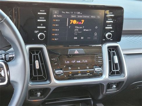Used 2021 Kia Sorento S image 22