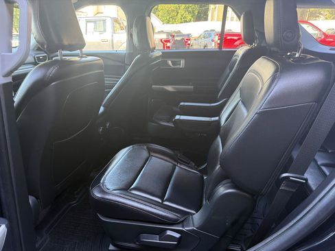 Used 2020 Ford Explorer XLT w/ Equipment Group 202A AWD/4WD image 10