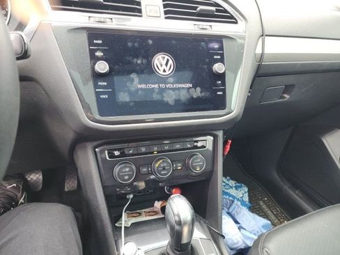 Used 2020 Volkswagen Tiguan SE w/ Panoramic Sunroof Package image 21