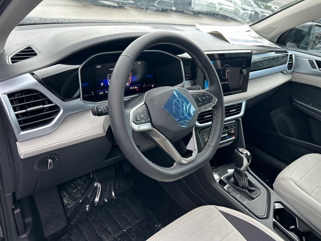 New 2026 Volkswagen Taos SE FWD image 21
