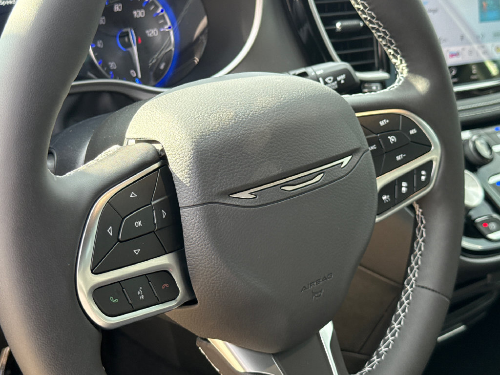 New 2027 Chrysler Pacifica Select FWD image 29