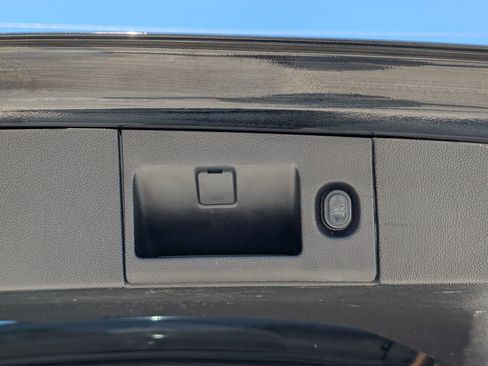 Used 2018 Cadillac Escalade ESV Luxury RWD image 11
