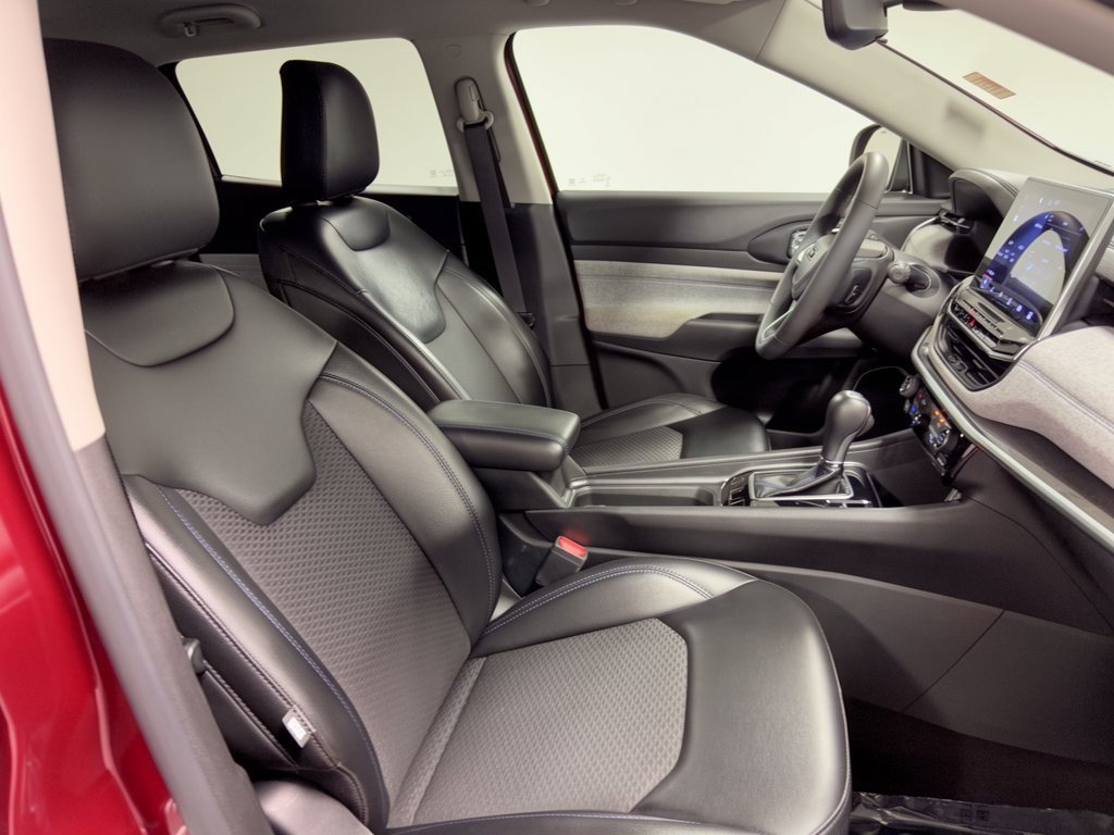 Used 2022 Jeep Compass Latitude FWD image 30