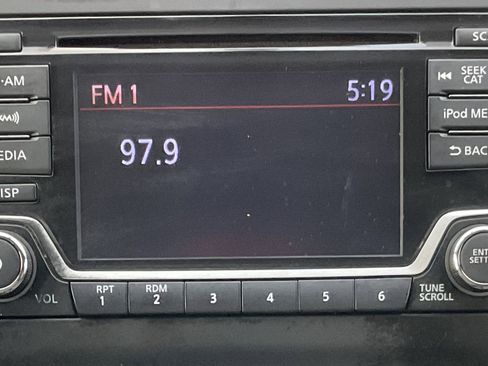 Used 2018 Nissan Frontier PRO-4X image 17