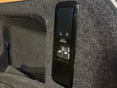 Certified 2023 Land Rover Range Rover SE image 18