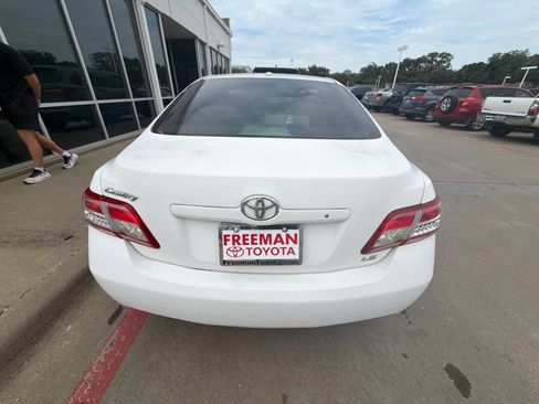 Used 2010 Toyota Camry LE FWD image 7