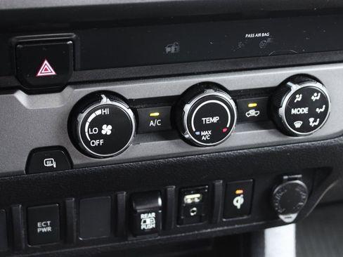 Used 2019 Toyota Tacoma TRD Sport image 21