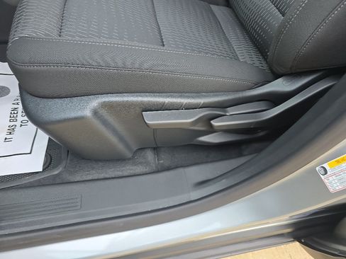 New 2026 Chevrolet Equinox LT w/ Safety and Technology Package FWD image 18