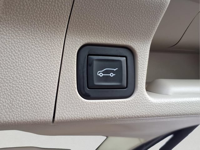 Certified 2018 GMC Acadia Denali w/ Technology Package FWD image 27