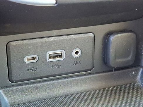 Used 2023 GMC Terrain SLE w/ Driver Convenience Package image 25