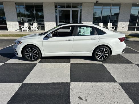 Used 2026 Volkswagen Jetta SE image 1