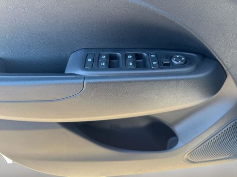 Certified 2025 Hyundai Venue SEL image 22