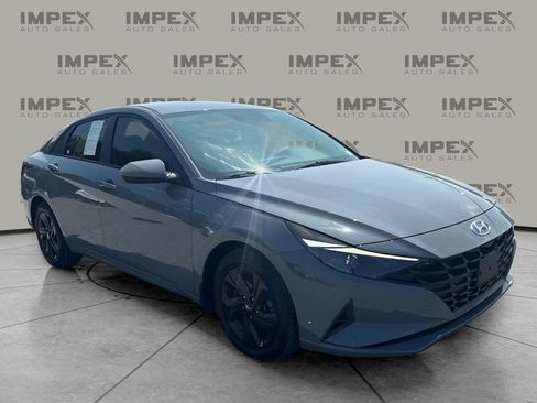 Used 2022 Hyundai Elantra SEL FWD image 7
