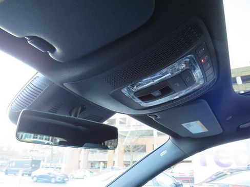 Used 2025 Mercedes-Benz GLA 250 4MATIC image 17