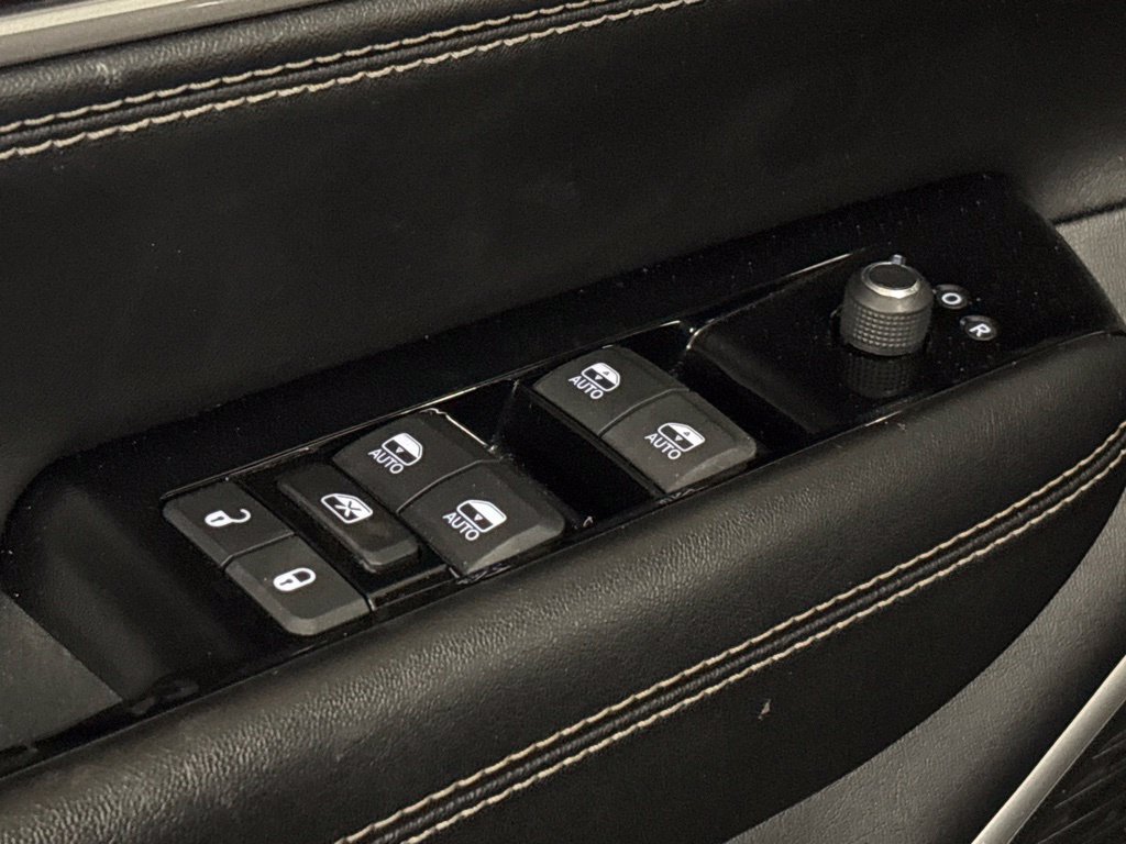 Used 2024 Jeep Wagoneer Series II w/ Flexible Seating Group RWD image 12