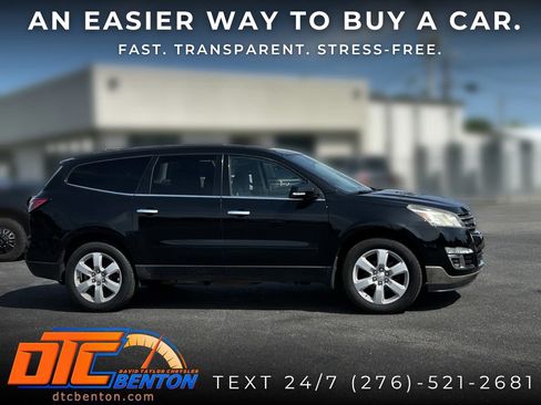 Used 2017 Chevrolet Traverse LT w/ Style and Technology Package FWD image 11