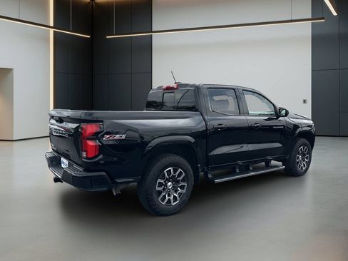 Used 2024 Chevrolet Colorado Z71 w/ Z71 Convenience Package 2 AWD/4WD image 6