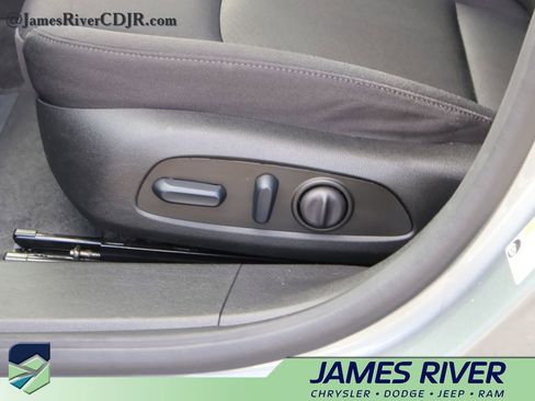 Used 2023 Chevrolet Malibu LT FWD image 23
